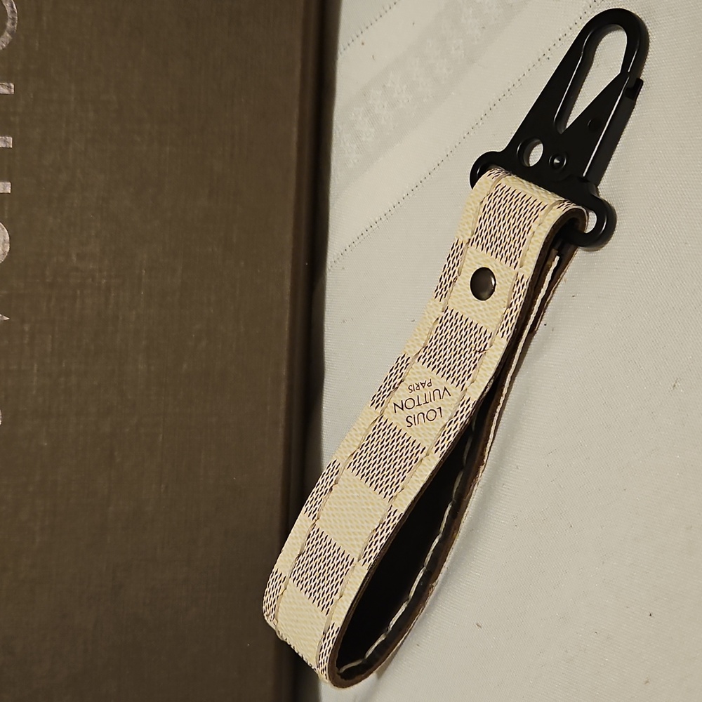 Louis Vuitton Cream and Brown Key Holder